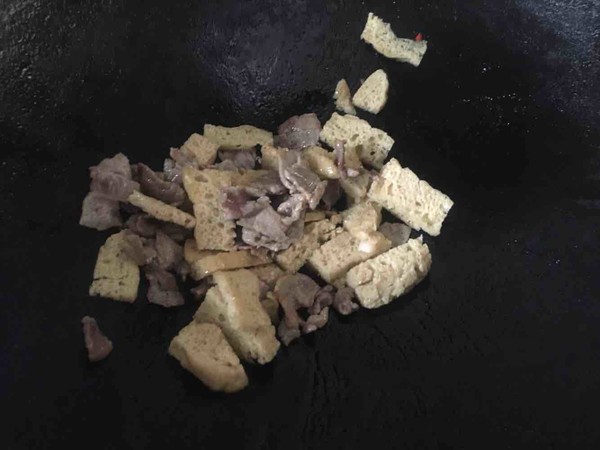 面筋炒肉的做法-香辣味炒菜譜-易網健康養生網 面筋炒肉的做法-香辣味炒菜譜