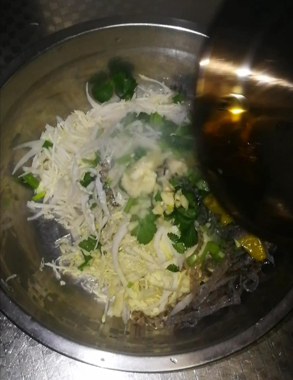 白菜心拌魚皮的做法-酸甜味拌菜譜-易網健康養生網 白菜心拌魚皮的做法-酸甜味拌菜譜