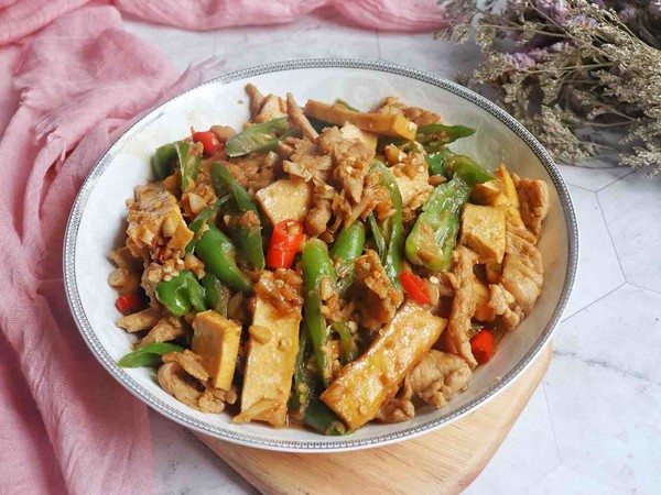 香干炒肉的做法-香辣味炒菜譜-易網(wǎng)健康養(yǎng)生網(wǎng) 香干炒肉的做法-香辣味炒菜譜