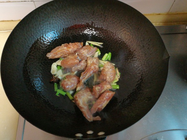 雞脖子燉土豆的做法-家常味燉菜譜-易網健康養生網 雞脖子燉土豆的做法-家常味燉菜譜