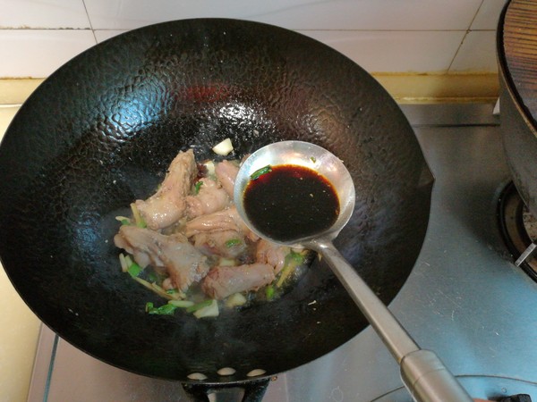 雞脖子燉土豆的做法-家常味燉菜譜-易網健康養生網 雞脖子燉土豆的做法-家常味燉菜譜