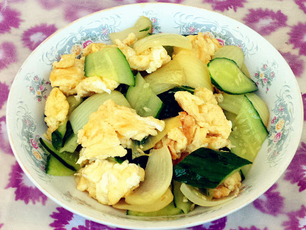 黃瓜洋蔥炒雞蛋的做法-咸鮮味炒菜譜-易網健康養生網 黃瓜洋蔥炒雞蛋的做法-咸鮮味炒菜譜