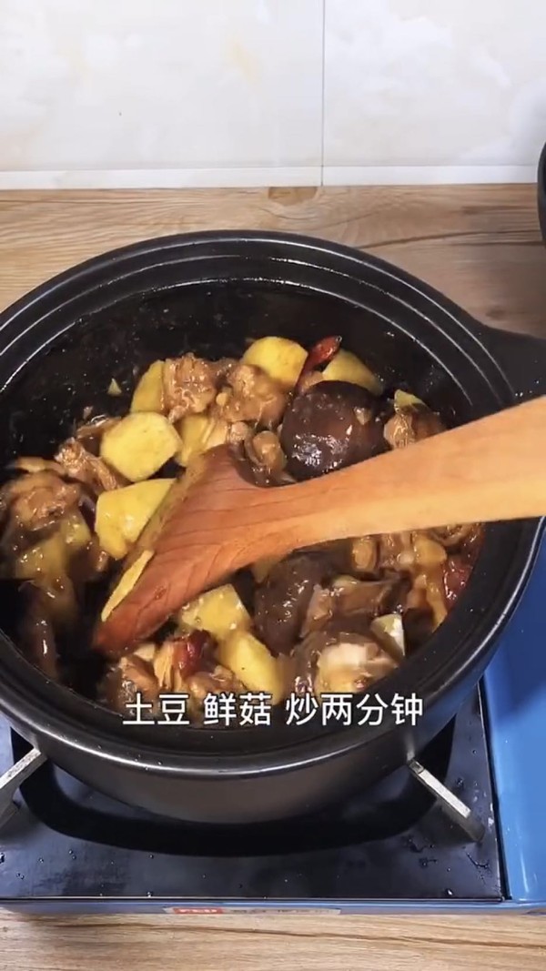 黃燜雞的做法-咸鮮味燜菜譜-易網健康養生網 黃燜雞的做法-咸鮮味燜菜譜