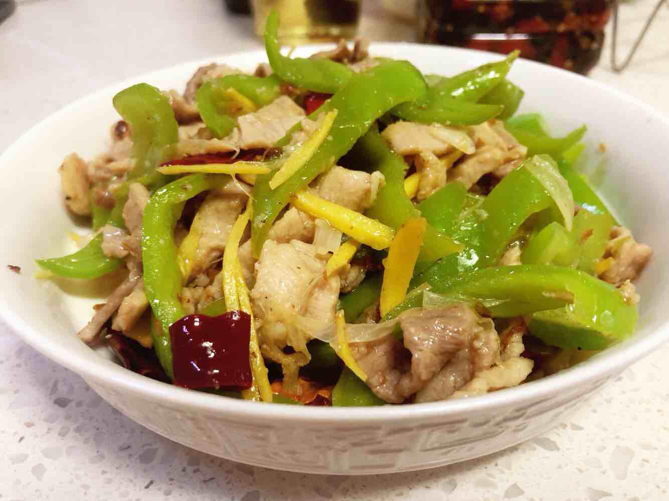 青椒小炒肉的做法-家常味炒菜譜-易網(wǎng)健康養(yǎng)生網(wǎng) 青椒小炒肉的做法-家常味炒菜譜