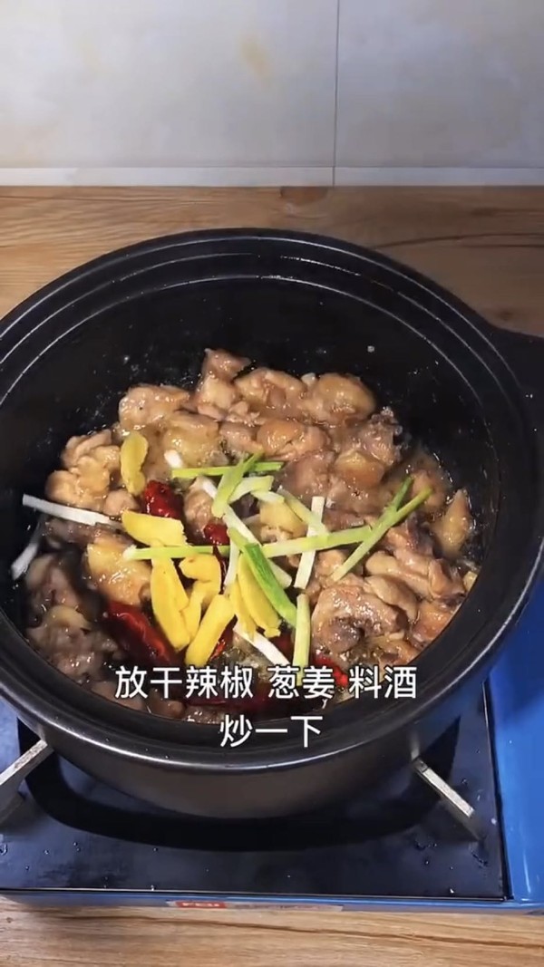 黃燜雞的做法-咸鮮味燜菜譜-易網健康養生網 黃燜雞的做法-咸鮮味燜菜譜