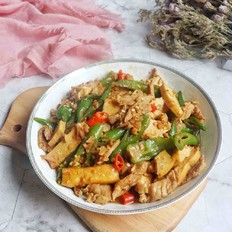 香干炒肉的做法-香辣味炒菜譜