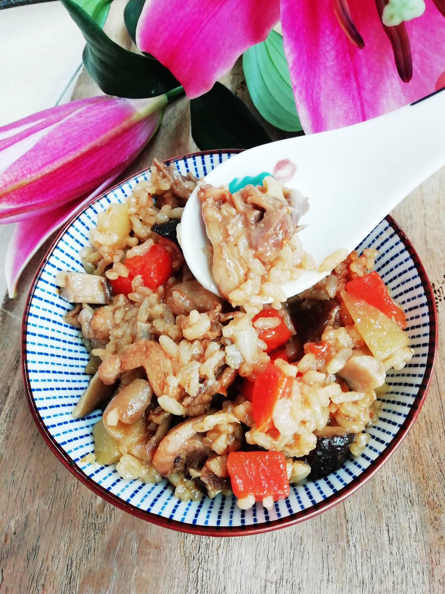 香菇燜雞飯的做法-咸鮮味炒菜譜-易網(wǎng)健康養(yǎng)生網(wǎng) 香菇燜雞飯的做法-咸鮮味炒菜譜