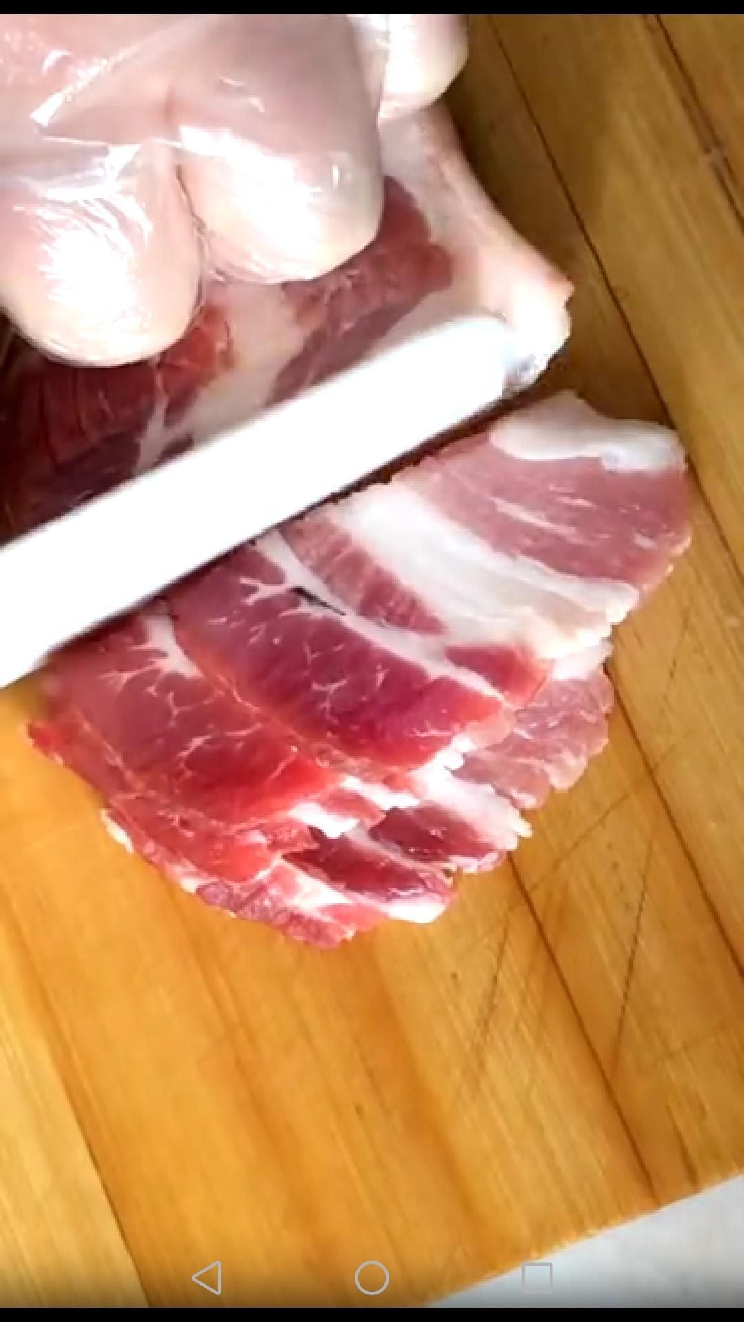 生菜包五花肉的做法-家常味煎菜譜-易網(wǎng)<a href=http://www.xllyou.com/ target=_blank class=infotextkey>健康養(yǎng)生</a>網(wǎng) 生菜包五花肉的做法-家常味煎菜譜