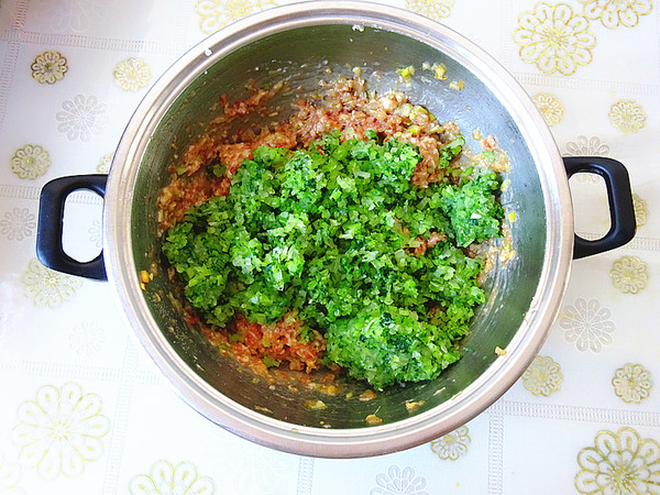 千層肉餅的做法-咸鮮味烙菜譜-易網健康養生網 千層肉餅的做法-咸鮮味烙菜譜