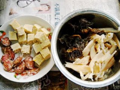菇耳凍豆腐的做法-咸鮮味燉菜譜-易網健康養生網 菇耳凍豆腐的做法-咸鮮味燉菜譜