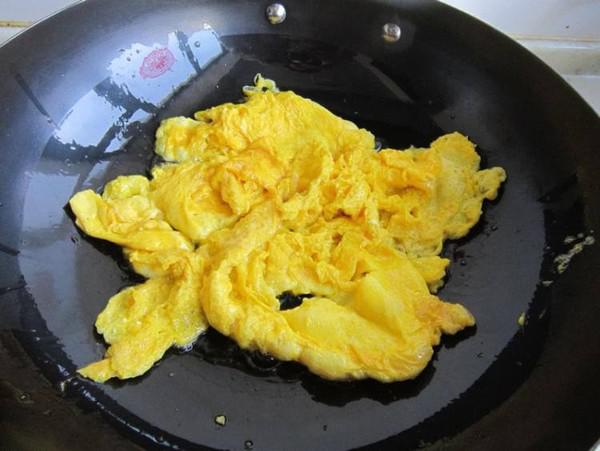 茼蒿炒雞蛋的做法-家常味炒菜譜-易網(wǎng)健康養(yǎng)生網(wǎng) 茼蒿炒雞蛋的做法-家常味炒菜譜