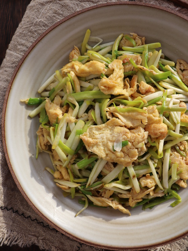 韭黃炒雞蛋的做法-家常味炒菜譜-易網健康養生網 韭黃炒雞蛋的做法-家常味炒菜譜