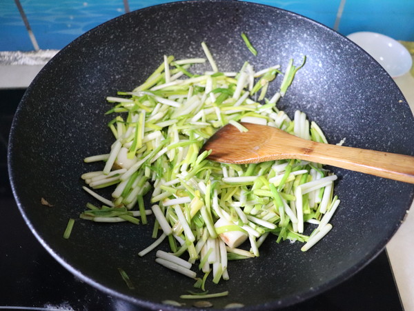 韭黃炒雞蛋的做法-家常味炒菜譜-易網健康養生網 韭黃炒雞蛋的做法-家常味炒菜譜