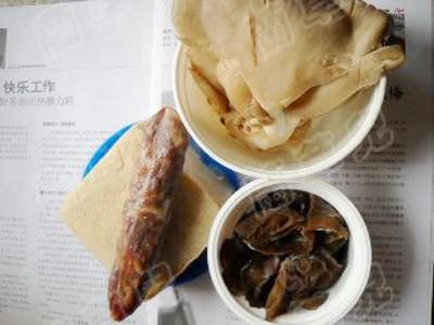 菇耳凍豆腐的做法-咸鮮味燉菜譜-易網<a href=http://www.xllyou.com/ target=_blank class=infotextkey>健康養生</a>網 菇耳凍豆腐的做法-咸鮮味燉菜譜