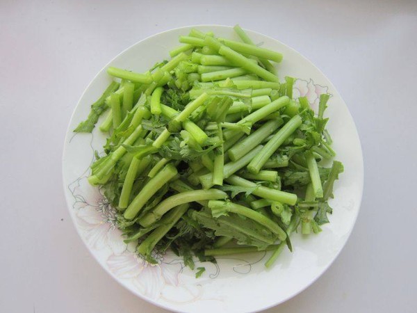 茼蒿炒雞蛋的做法-家常味炒菜譜-易網(wǎng)健康養(yǎng)生網(wǎng) 茼蒿炒雞蛋的做法-家常味炒菜譜