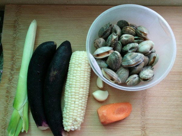 茄子花蜆子燴玉米的做法-家常味燴菜譜-易網(wǎng)<a href=http://www.xllyou.com/ target=_blank class=infotextkey>健康養(yǎng)生</a>網(wǎng) 茄子花蜆子燴玉米的做法-家常味燴菜譜