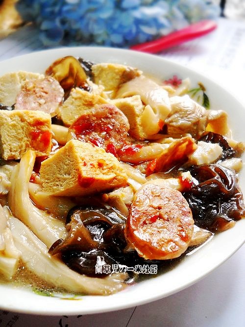 菇耳凍豆腐的做法-咸鮮味燉菜譜-易網健康養生網 菇耳凍豆腐的做法-咸鮮味燉菜譜