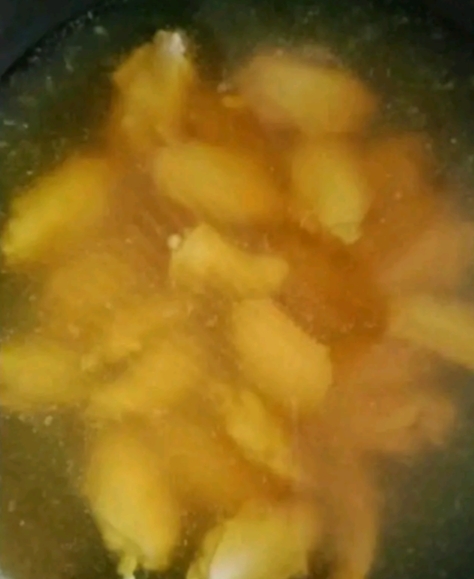 黃梔雞翅的做法-家常味煮菜譜-易網健康養生網 黃梔雞翅的做法-家常味煮菜譜