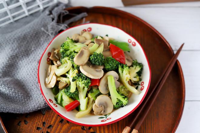 西蘭花炒口蘑的做法-家常味炒菜譜-易網(wǎng)健康養(yǎng)生網(wǎng) 西蘭花炒口蘑的做法-家常味炒菜譜