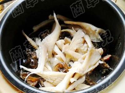 菇耳凍豆腐的做法-咸鮮味燉菜譜-易網健康養生網 菇耳凍豆腐的做法-咸鮮味燉菜譜