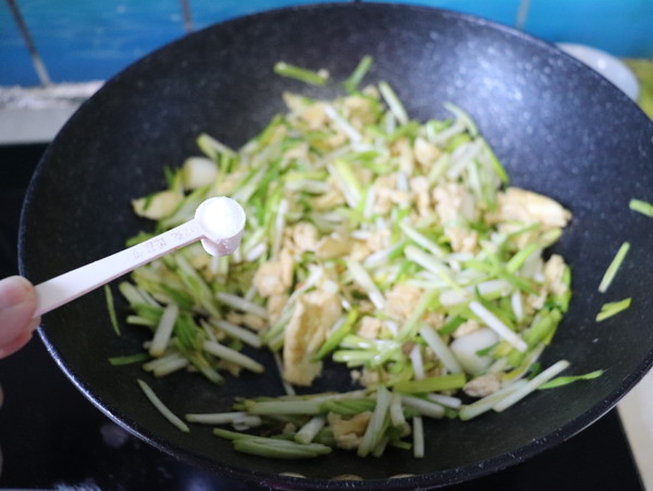 韭黃炒雞蛋的做法-家常味炒菜譜-易網健康養生網 韭黃炒雞蛋的做法-家常味炒菜譜