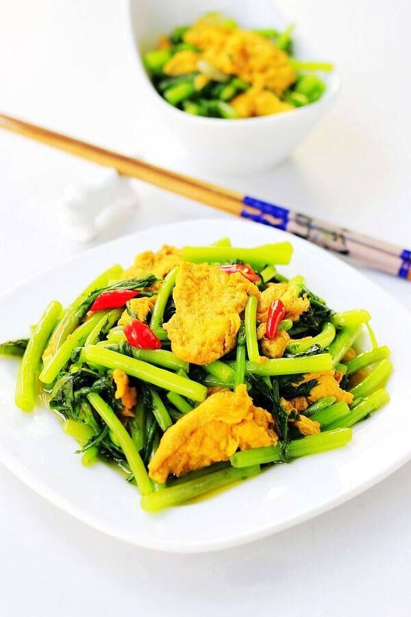 茼蒿炒雞蛋的做法-家常味炒菜譜-易網(wǎng)健康養(yǎng)生網(wǎng) 茼蒿炒雞蛋的做法-家常味炒菜譜