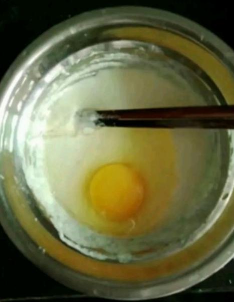 電飯煲雞蛋餅的做法-家常味煎菜譜-易網<a href=http://www.xllyou.com/ target=_blank class=infotextkey>健康養生</a>網 電飯煲雞蛋餅的做法-家常味煎菜譜