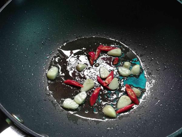 蒜苗辣炒香干的做法-醬香味炒菜譜