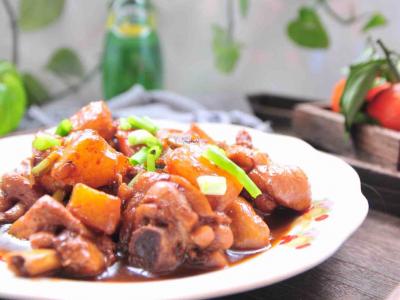 土豆燒雞腿的做法-家常味燒菜譜