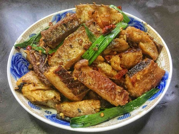 紅燒鱤魚(yú)的做法-香辣味燒菜譜-易網(wǎng)健康養(yǎng)生網(wǎng) 紅燒鱤魚(yú)的做法-香辣味燒菜譜