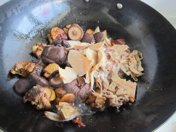 墨魚干燒雞的做法-家常味燒菜譜