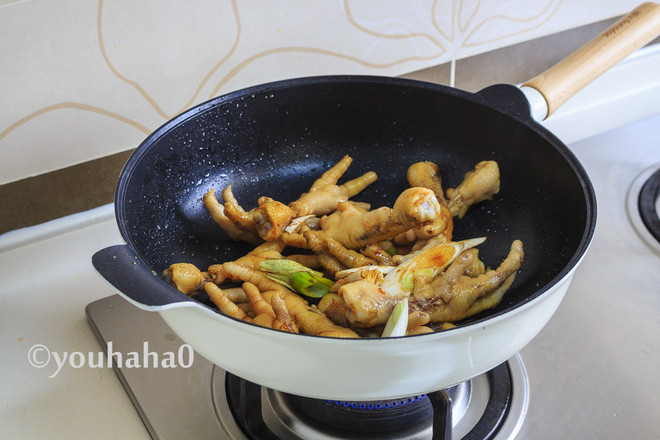 啤酒燒鳳爪的做法-家常味燒菜譜-易網健康養(yǎng)生網 啤酒燒鳳爪的做法-家常味燒菜譜