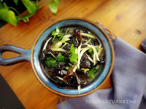 撈汁木耳的做法-咸鮮味拌菜譜-易網健康養生網 撈汁木耳的做法-咸鮮味拌菜譜