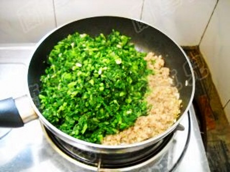 雪菜餡餅的做法-家常味煎菜譜-易網健康養生網 雪菜餡餅的做法-家常味煎菜譜