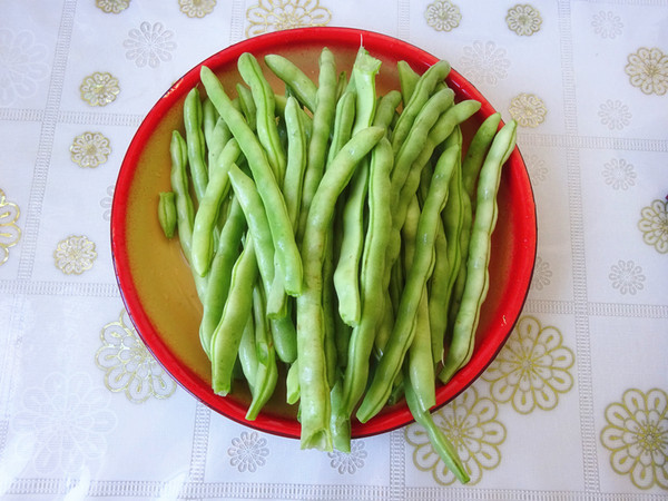 蒜香豆角的做法-蒜香味炒菜譜-易網<a href=http://www.xllyou.com/ target=_blank class=infotextkey>健康養生</a>網 蒜香豆角的做法-蒜香味炒菜譜