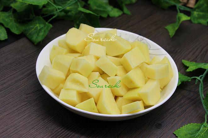 紅燒肉燉土豆的做法-醬香味燒菜譜-易網(wǎng)健康養(yǎng)生網(wǎng) 紅燒肉燉土豆的做法-醬香味燒菜譜