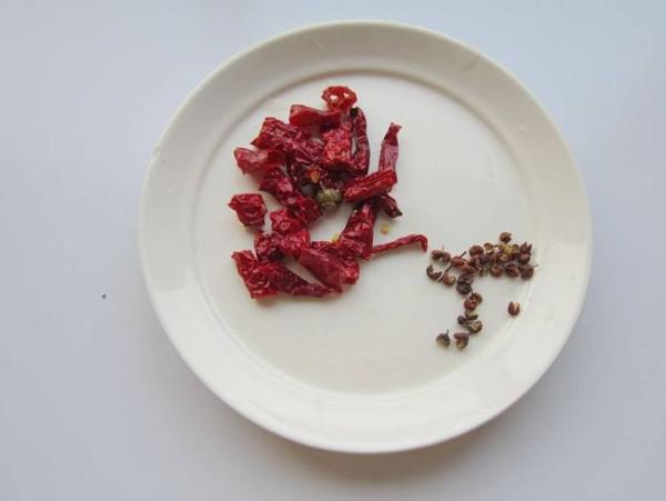 毛芹菜炒土豆的做法-家常味炒菜譜-易網健康養生網 毛芹菜炒土豆的做法-家常味炒菜譜