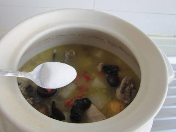 山藥木耳燉雞的做法-家常味燉菜譜