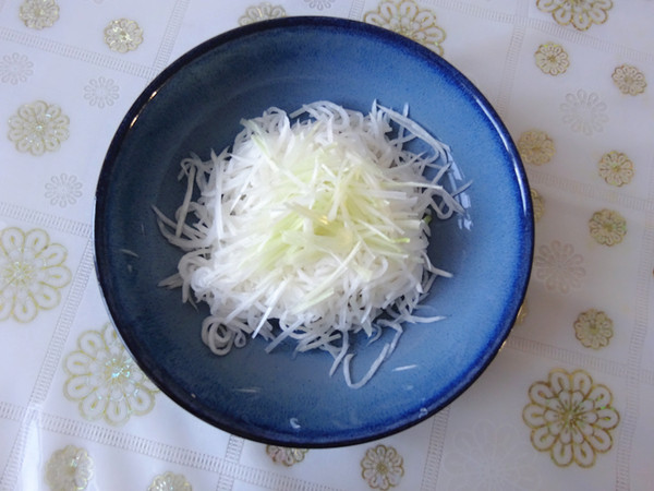 酸甜蘿卜絲的做法-酸甜味拌菜譜-易網健康養生網 酸甜蘿卜絲的做法-酸甜味拌菜譜