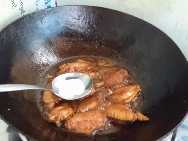 京醬雞翅中的做法-醬香味燒菜譜-易網健康養生網 京醬雞翅中的做法-醬香味燒菜譜