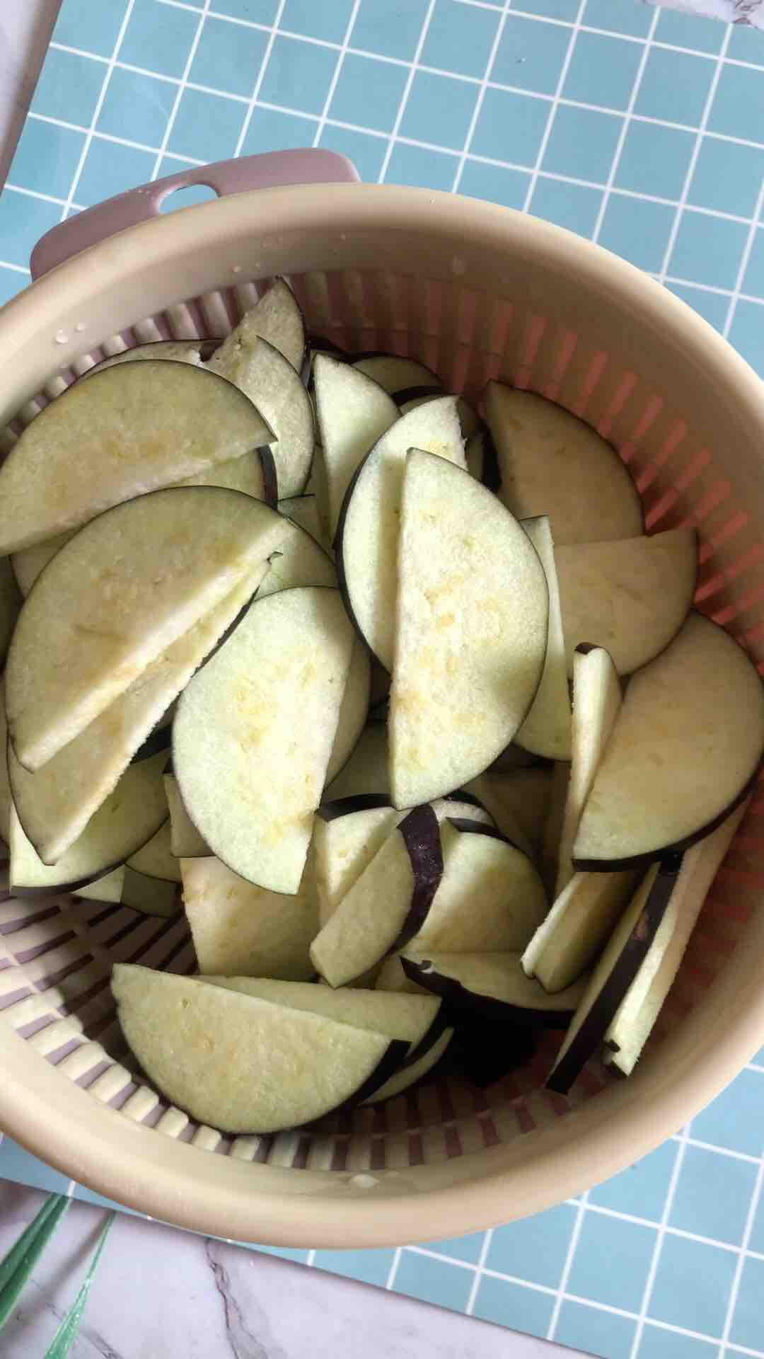 臘味茄片的做法-家常味炒菜譜