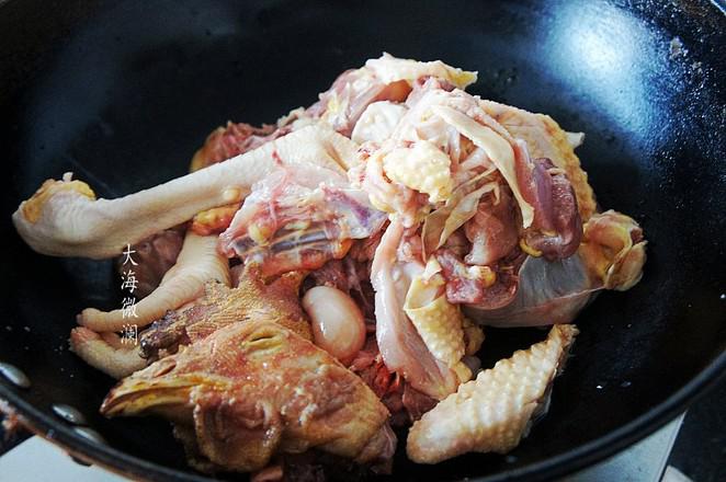 小雞燉蘑菇的做法-家常味燉菜譜