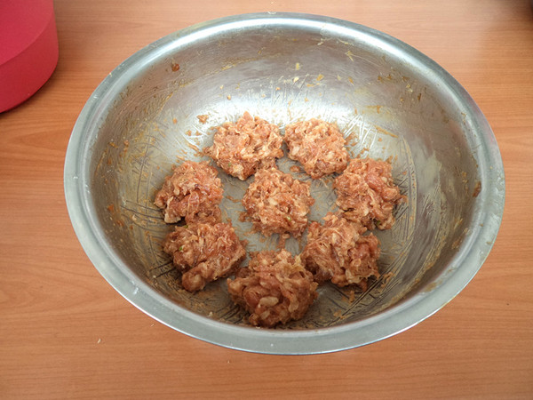 本色蒸獅子頭的做法-咸鮮味蒸菜譜-易網健康養生網 本色蒸獅子頭的做法-咸鮮味蒸菜譜