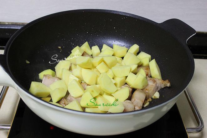 紅燒肉燉土豆的做法-醬香味燒菜譜-易網(wǎng)健康養(yǎng)生網(wǎng) 紅燒肉燉土豆的做法-醬香味燒菜譜