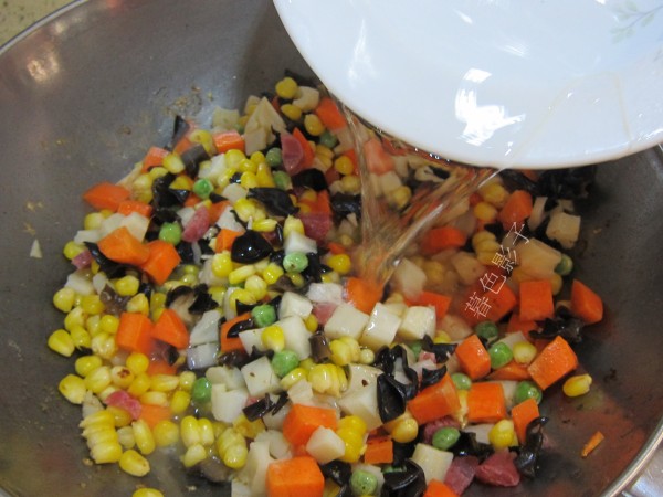 臘腸炒什錦的做法-甜味炒菜譜-易網健康養生網 臘腸炒什錦的做法-甜味炒菜譜