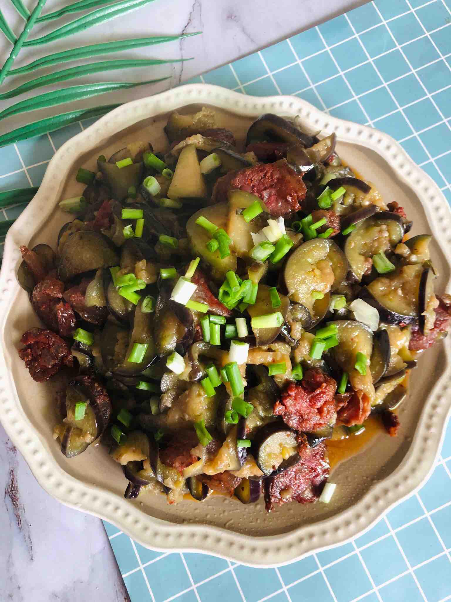 臘味茄片的做法-家常味炒菜譜