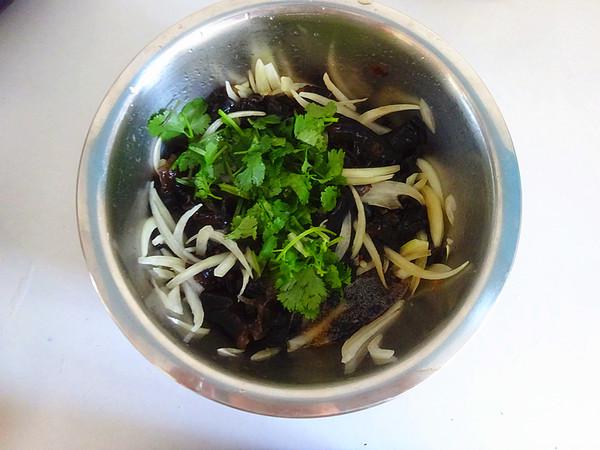 撈汁木耳的做法-咸鮮味拌菜譜-易網健康養生網 撈汁木耳的做法-咸鮮味拌菜譜