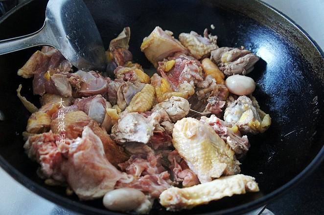 小雞燉蘑菇的做法-家常味燉菜譜