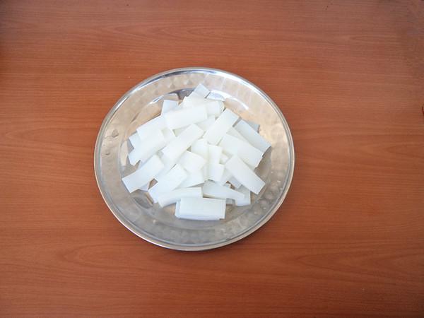 芹菜炒燜子的做法-家常味炒菜譜-易網健康養生網 芹菜炒燜子的做法-家常味炒菜譜