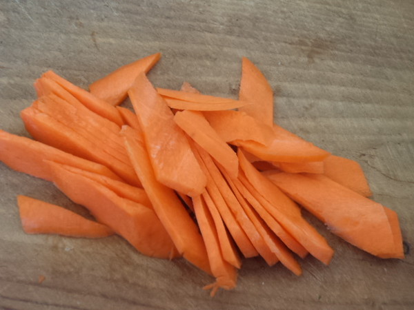 三色健康菜的做法-家常味炒菜譜-易網(wǎng)<a href=http://www.xllyou.com/ target=_blank class=infotextkey>健康養(yǎng)生</a>網(wǎng) 三色健康菜的做法-家常味炒菜譜